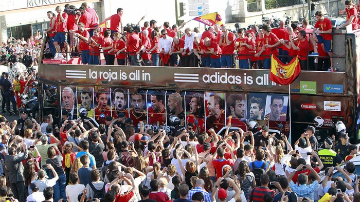 4 năm, 2 chức vô địch EURO, 1 Cúp vàng World Cup, Tây Ban Nha đã đi vào lịch sử.